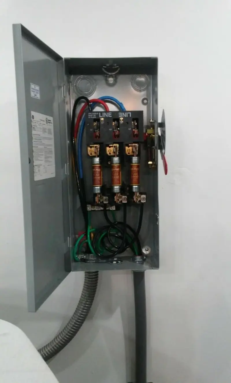 Three-phase disconnect switch installed for Smoke Detector Installation in Iola